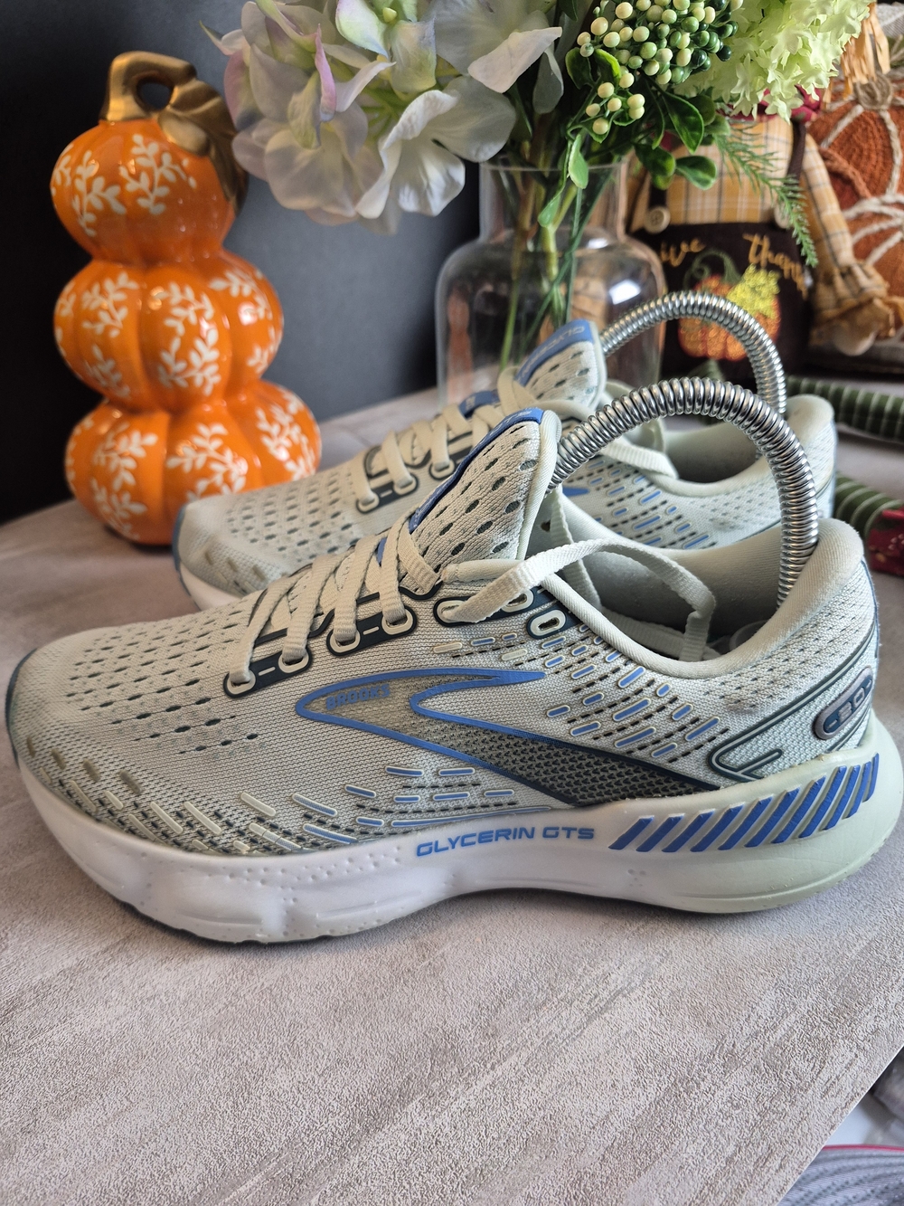 Brooks WomensGlycerin GTS 20 Running Shoes - Light Gray/Blue. Size 7.5